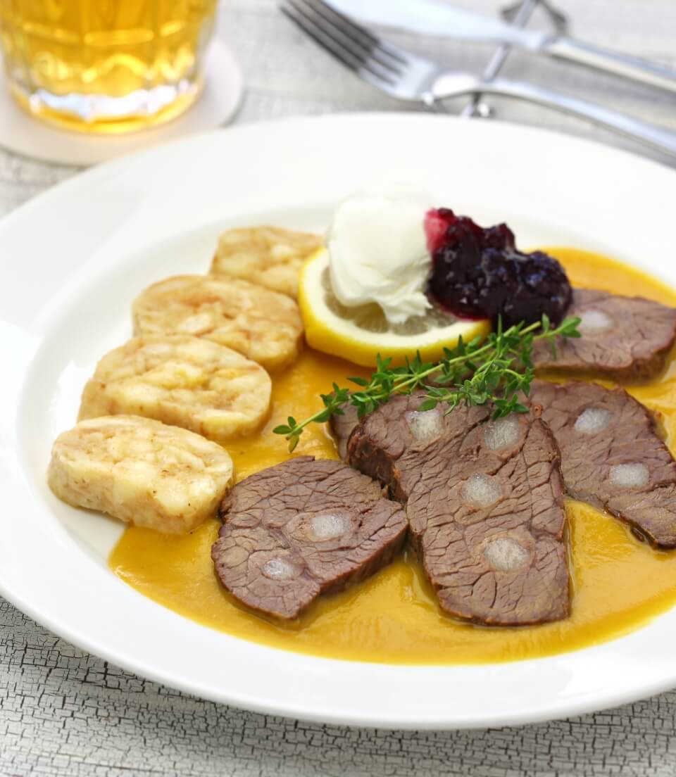 Svíčková s houskovým knedlíkem